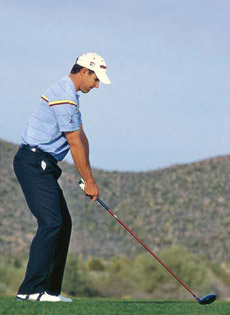 2 Những Bí quyết của Tiger Woods: Đứng thẳng hơn trong hố cát fairway 