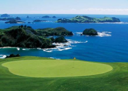 kauri cliffs hole 16 Đến New Zealand chơi đánh Golf, tại sao không?