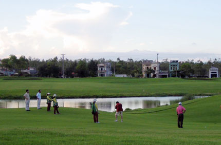 san mong cai Sân chơi golf : Sân Golf Quốc tế Móng Cái (sân Vĩnh Thuận)