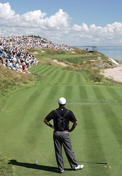 tiger 7th hole 04pga 417x600 Sân chơi golf : PGA Championship 2010 – Whistling Straits Golf Course