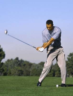 tiger wood 2000 5 Cách đánh cú Swing của Tiger Woods (phần 1)