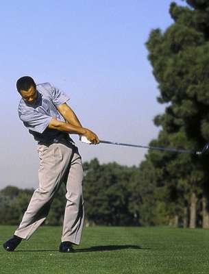 tiger wood 2000 7 Cách đánh cú Swing của Tiger Woods (phần 1)