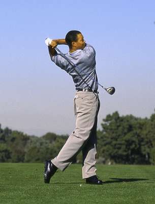 tiger wood 2000 8 Cách đánh cú Swing của Tiger Woods (phần 1)