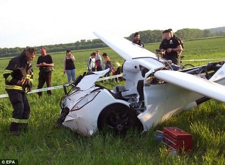Flying car crash 2 a4e0b Lại một lần nữa đặt dấu chấm hỏi cho độ an toàn của ô tô bay