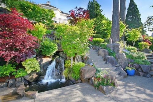 160022baoxaydung image027 Thiết kế và trang trí sân vườn bằng thác nước và hồ nhỏ