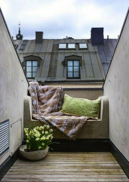 small balcony design ideas 12 Gợi ý mẫu thiết kế không gian ban công nhỏ tuyệt đẹp cho nhà phố