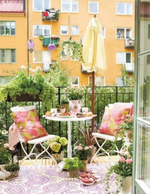 small balcony design ideas 44 Gợi ý mẫu thiết kế không gian ban công nhỏ tuyệt đẹp cho nhà phố