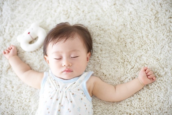 4 nguyên nhân khiến cho trẻ sơ sinh hay giật mình khi ngủ 80842 tre so sinh hay giat minh khi ngu 1 4 nguyên nhân khiến cho trẻ sơ sinh hay giật mình khi ngủ